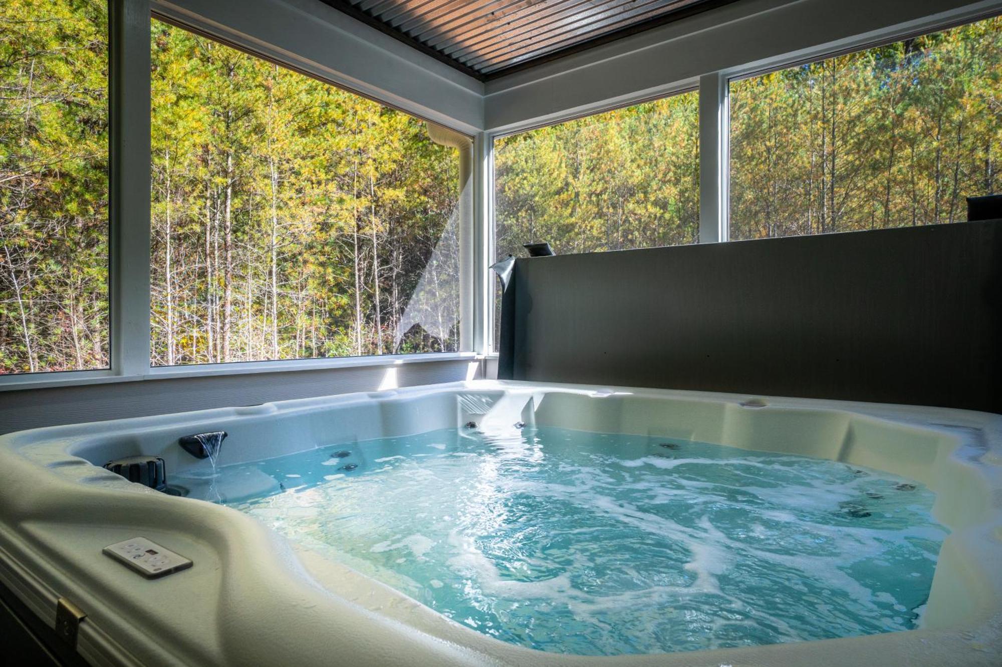 Par-Tee Haus I- Game Room & Hot Tub-Walk To 海伦 外观 照片